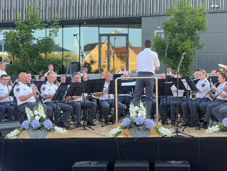 Glasbeni večer s Policijskim orkestrom in gostom Gregorjem Ravnikom
